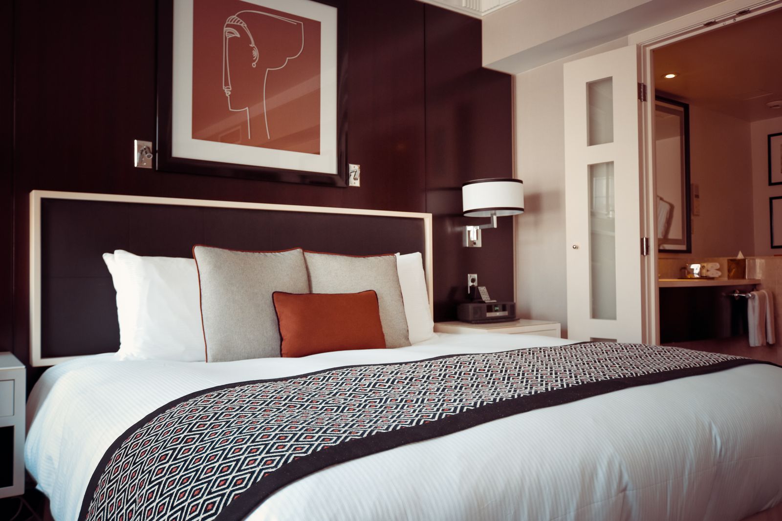 Interior kamar hotel yang nyaman